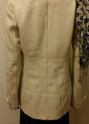 Sehr schöne Kurze Mantel in Creme Farbe / Amisu