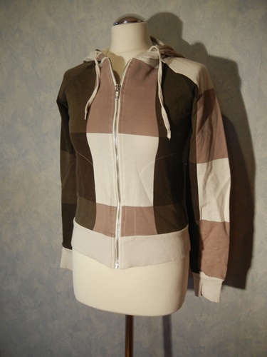 weiß-braun karrierte Kapuzen-Sweatjacke