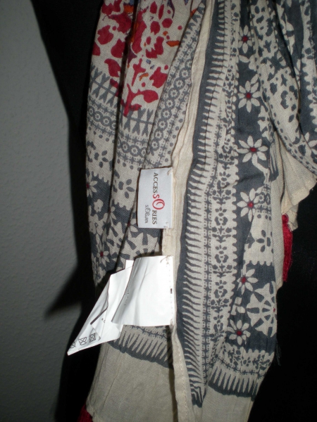 S.Oliver Schal / Tuch mit schönem Muster und süßen Bommeln