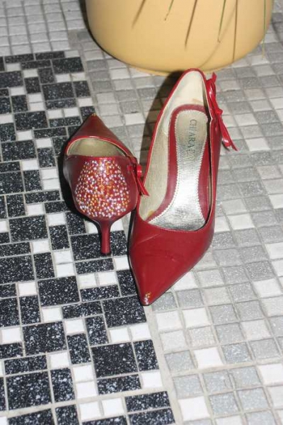 Pumps rot, Gr. 39, mit Steinchen vorne und an der Verse