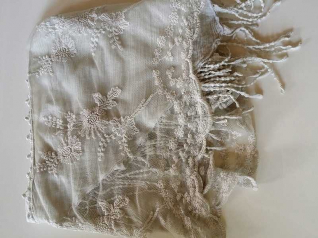 Super Schöne Schal mit Spitze