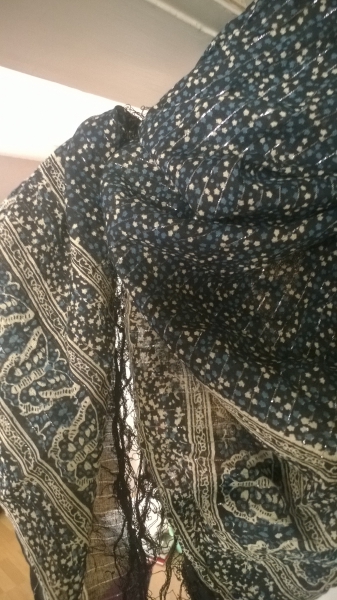 blau gemusterter schal