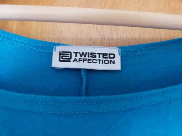 Blaues Flughundoberteil 