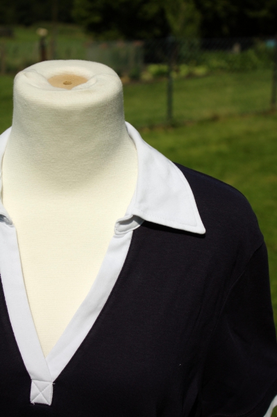 T-Shirt dunkelblau marineblau weisse Einsätze Polokragen