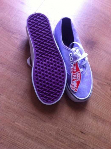 Vans in lilaschimmer 