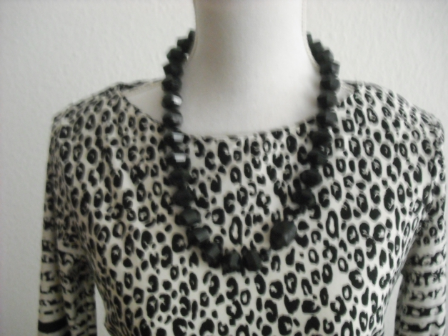 Elastisches figurbetontes Kleid mit 3/4 Arm, ungefüttert, gemustert, Leo