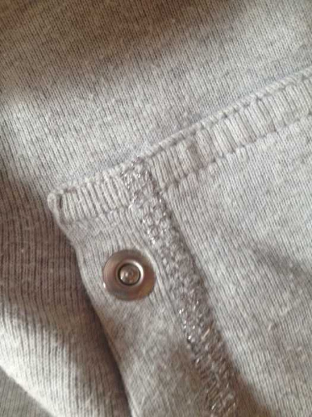 kurzärmeliges shirt mit kapuze