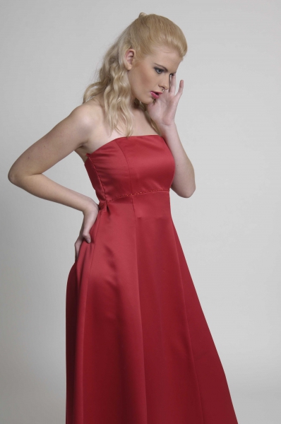elegantes rotes Abendkleid