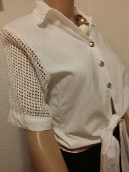 Schöne kurze Bluse zum binden und Netz Armeln / C&A