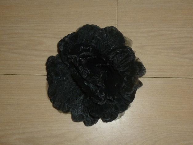 Brosche ,Gummi Blume schwarz 