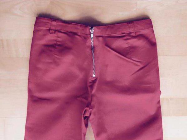 H&M // Knallrote Röhrenjeans