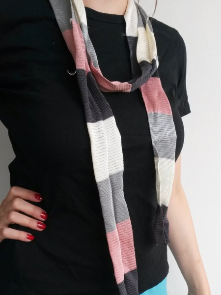 dünner gestreifter Schal