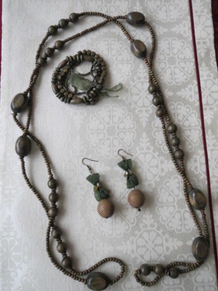 Set (Kette, Ohrringe und Armband )