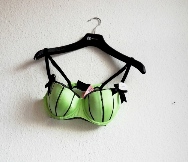 Hunkemöller Bügel-BH 75B 34 B lindgrün mit schwarzen Schleifen und Kontrasten gefüttert padded NEU