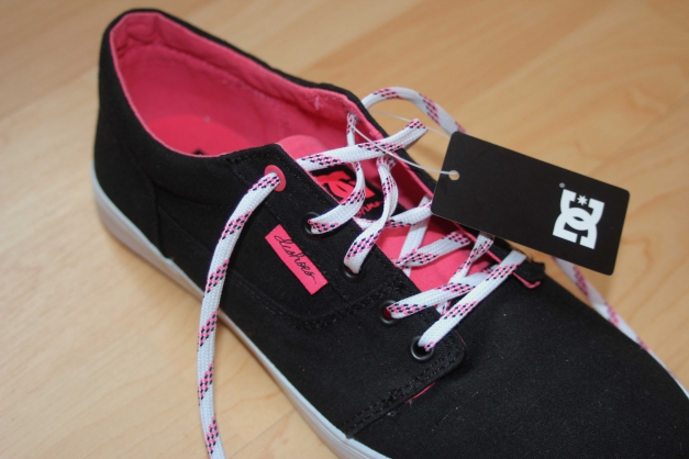DC // Sehr coole Sneaker // Skaterschuhe // Canvas // low // schwarz // pink // weiß