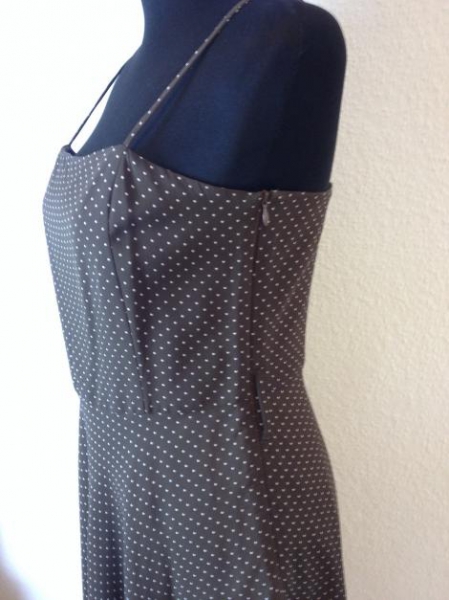 Braun-Weiß gepunktetes Kleid
