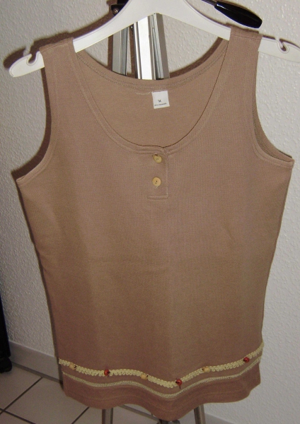 Hübsches Top Gr. M hellbraun mit Holzperlen
