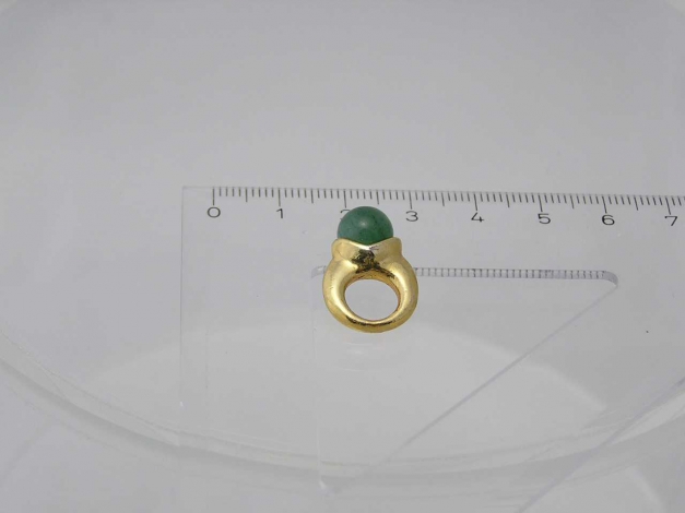 goldener Anhänger mit Steinperle - Jade oder Aventurin