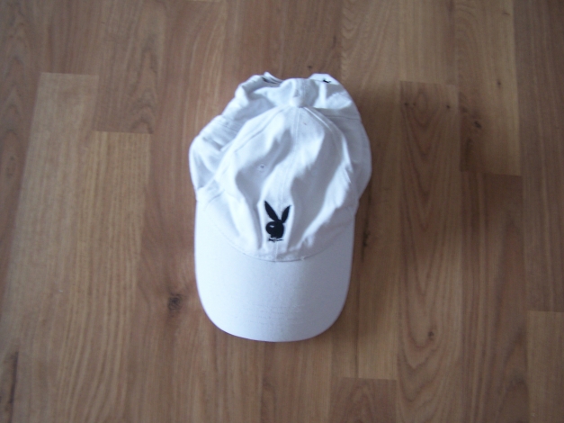 Weiße Playboy Kappe