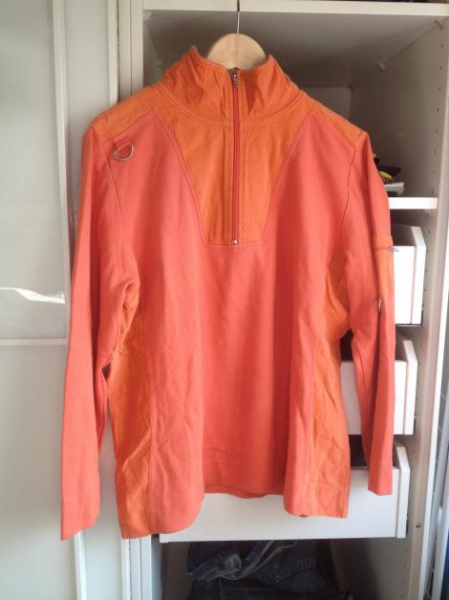 Orangefarbener Pulli von Bonita