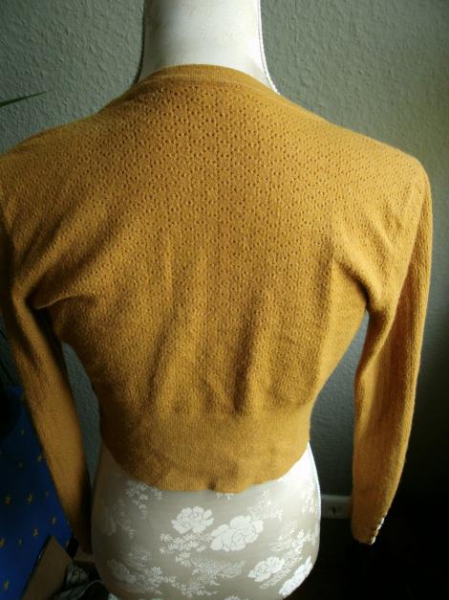 Cardigan Strickjacke kurz mit Lochmuster curry gelb