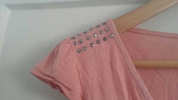 Schickes Top mit Nieten