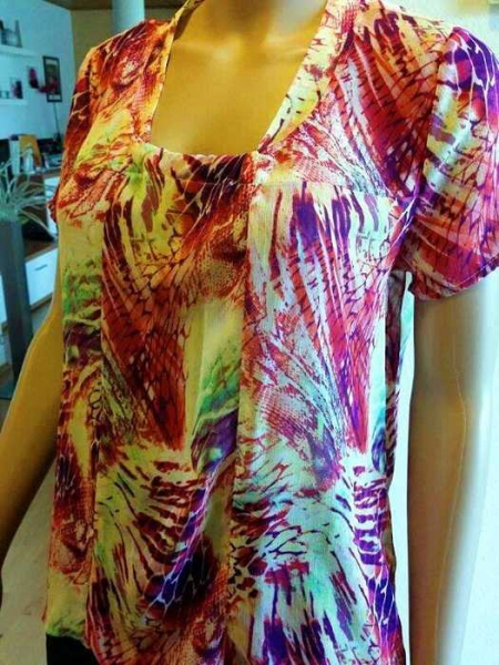 Sehr schöne Leichte Sommer BLUSE Neu / Time Collection