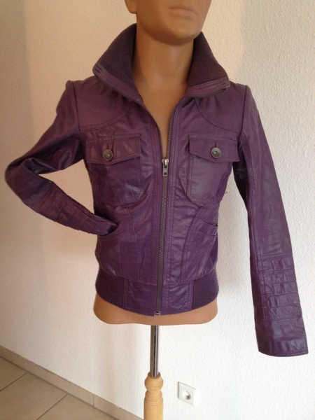 Only / Hingucker: lila Lederjacke