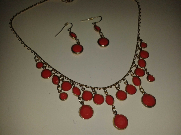 Ohrringe und Kette Set