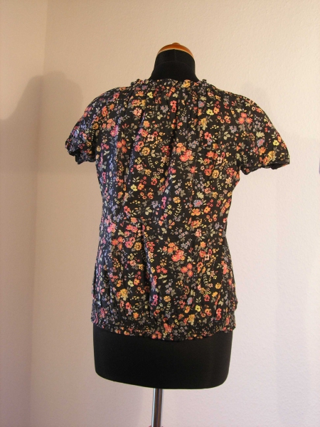 Süßes Blümchen-Oberteil