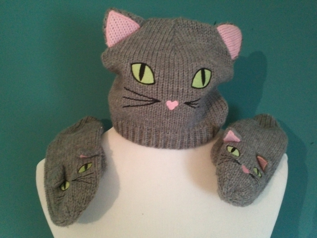Katzenmütze und Handschuhe