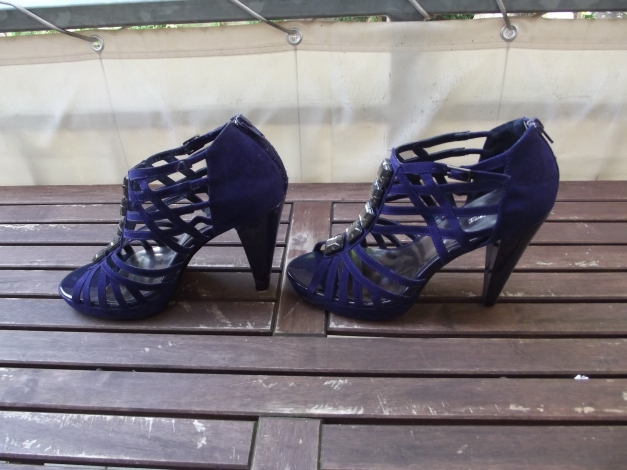 Lila Sandaletten mit Strass Deichmann