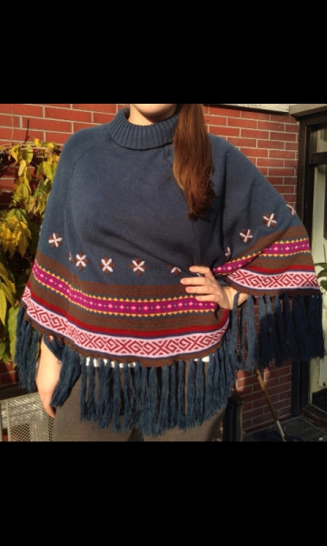 Blauer Poncho von Inscene