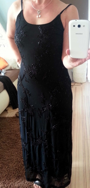 Tolles Abendkleid mit Perlen bestickt