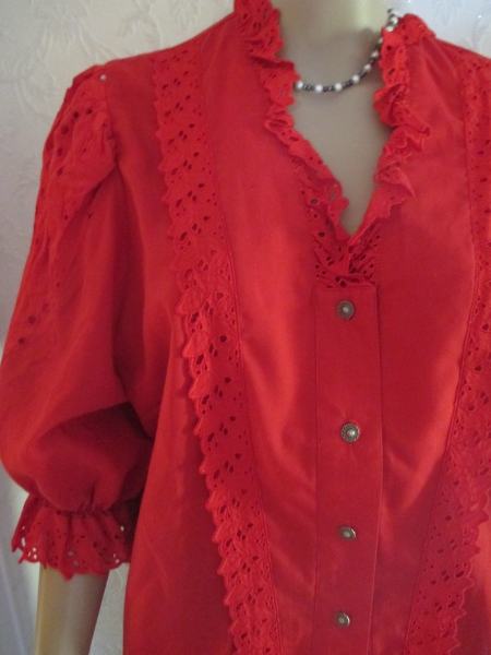 NEUw Romantik Batist Loch- Stickerei Original Vintage Designer Dirndl Oktoberfest Trachten Bluse Gr. 42- 44/ M- L rot