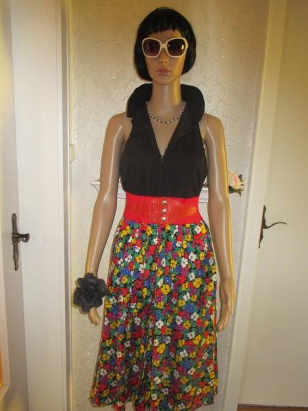 NEUw * Rockabilly- Style * Blumen * Blüten * Flower- Power * Original VINTAGE * Seiden * Falten * Rock 