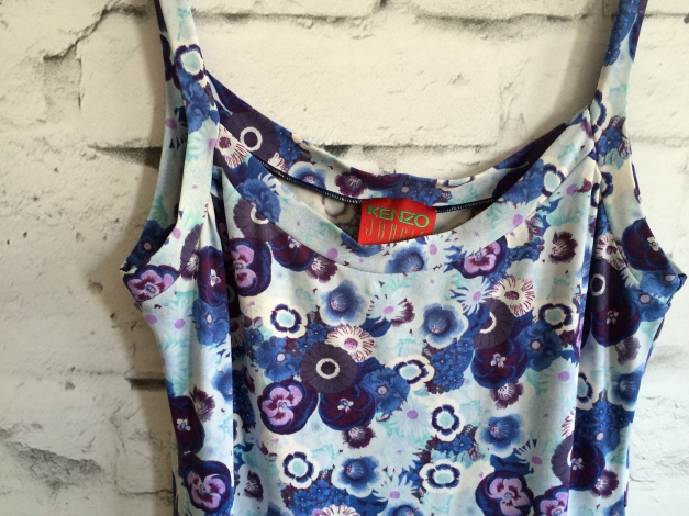 Sommerkleid mit Stiefmütterchen KENZO