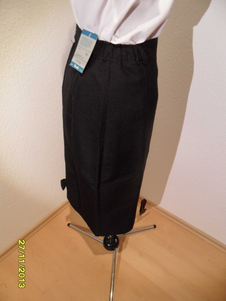 schwarzer Rock mit Schleife original und neu von Quelle! Größe 40, sehr selten