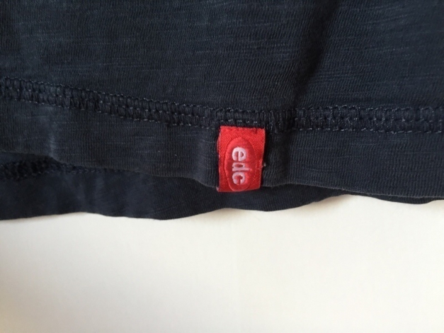 schicker blauer Pulli edc