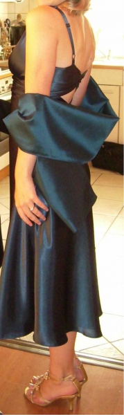 Perfekt für Silvester! Chices Abendkleid in petrol