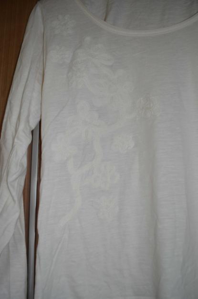 Weißes Shirt mit Stickerei