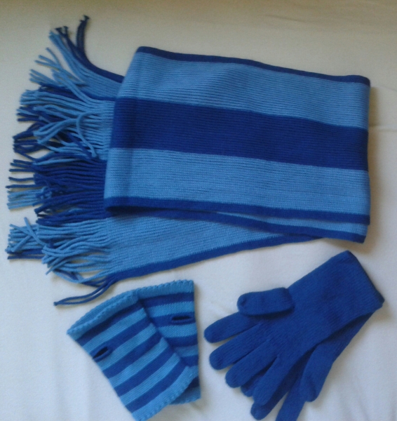 Komplettes Winter/Herbst Set. Schal, Handschuhe, Stulpen