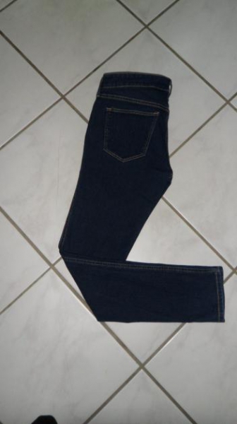 Jeansröhre - Röhre - Röhren- Stretchjeans - H & M 28/30 - Top - 