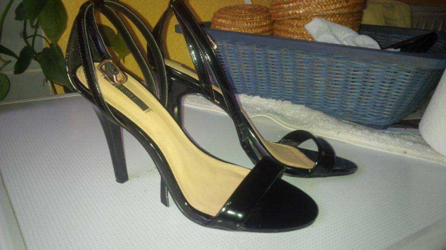 Schwarze Lack Highheels