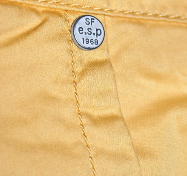 NEU: Esprit Röhrenjeans