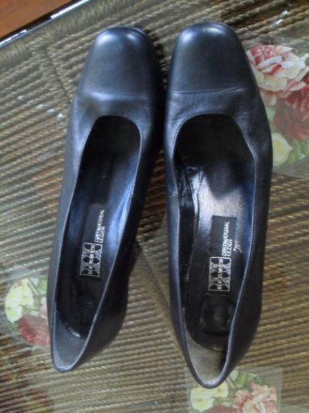 schlichte Leder Pumps