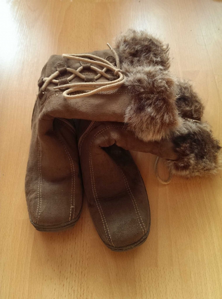 braune Wildleder Winterstiefel