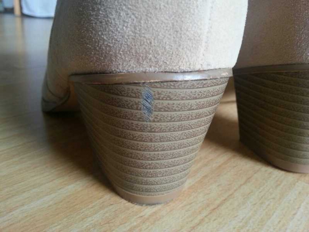 Beigefarbene Stiefel Stiefeletten Cowboy mit Absatz