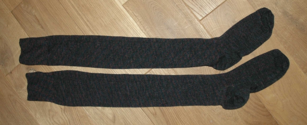 schwarz/rote Overknee-Strümpfe H&M