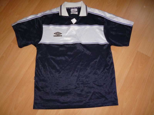 Fußballtrikot von Umbro Gr.M